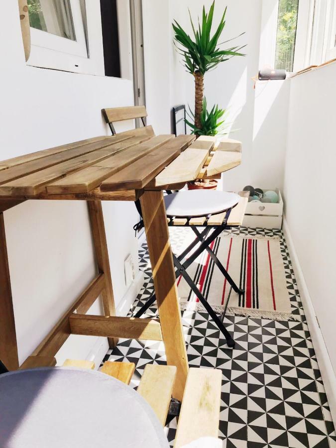 Lola's Close To Center Bucureşti
